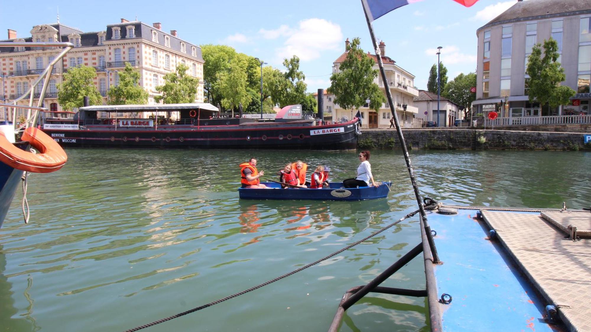 Le Gite Embarque - Gere Par Presta-Zen'Services - Barque Electrique En Supplement Verdun-sur-Meuse Eksteriør bilde